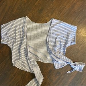 M/L Hackwith Design House Short Sleeve Wrap Top